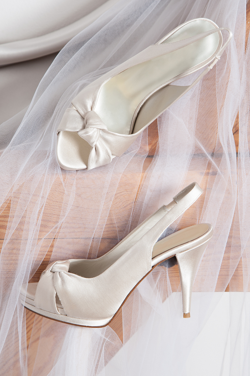 蝴蝶结高跟鞋海报文案