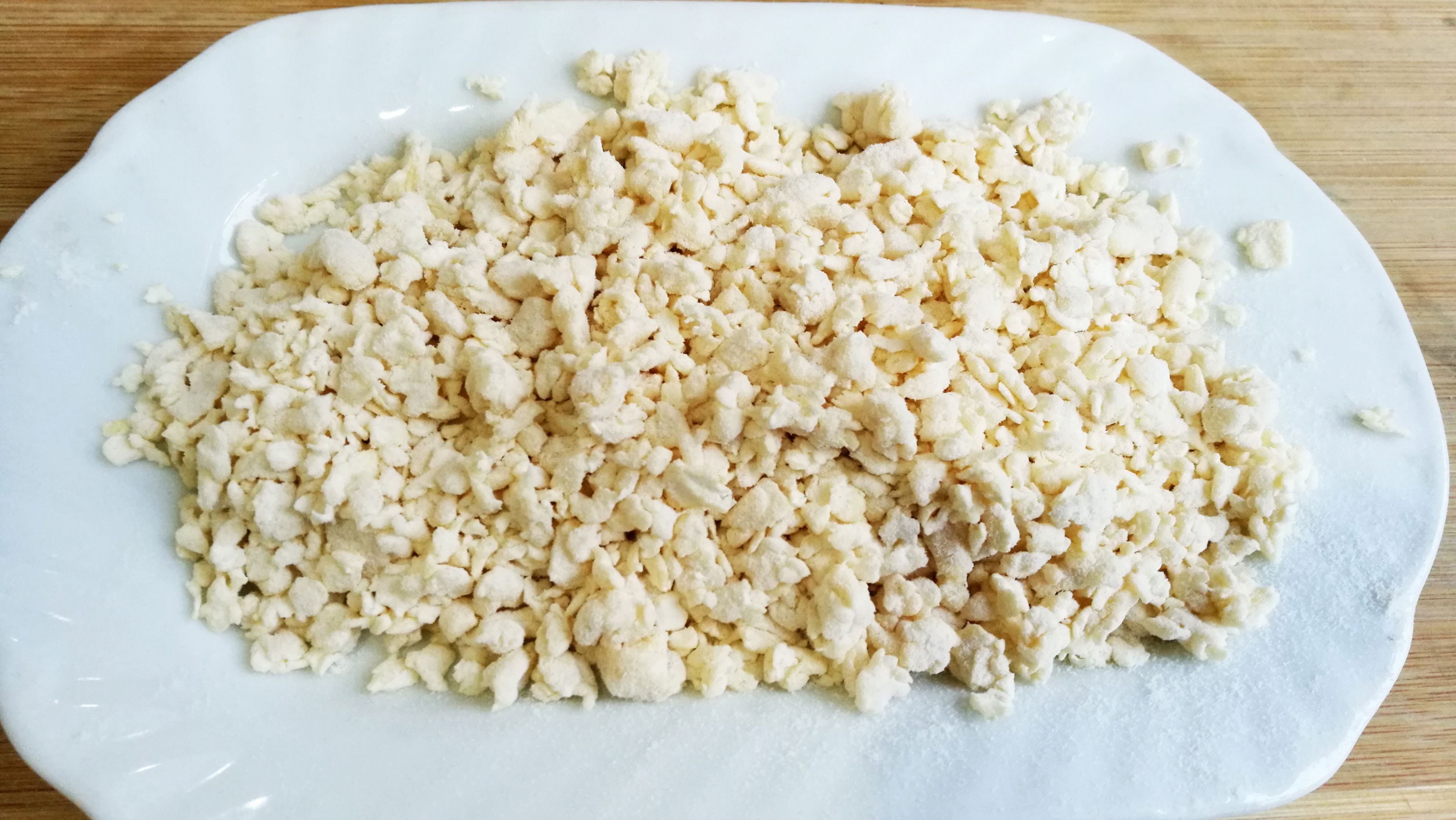 疙瘩拌汤新做法,面粉里加鸡蛋,吃起来嚼劲十足,老人孩子最爱吃