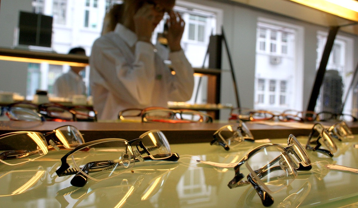 去眼镜店消费了写一篇100字左右的评价