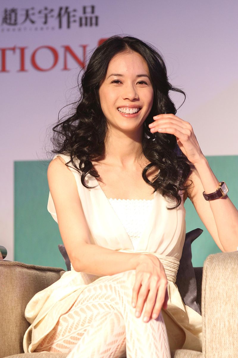 2011年3月29日,北京,电影《万有引力》首映发布会举行.莫文蔚+++_+++