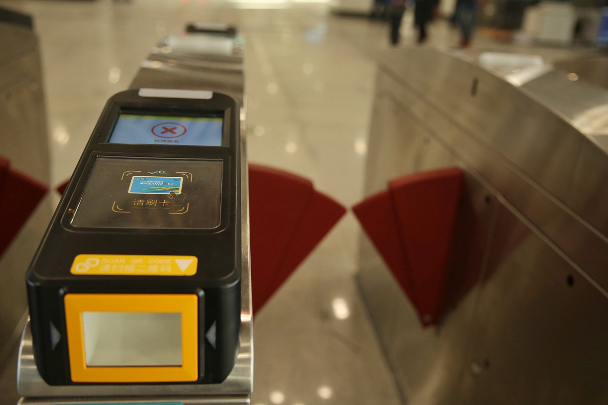 帮我做一首关于甘肃地铁的诗歌