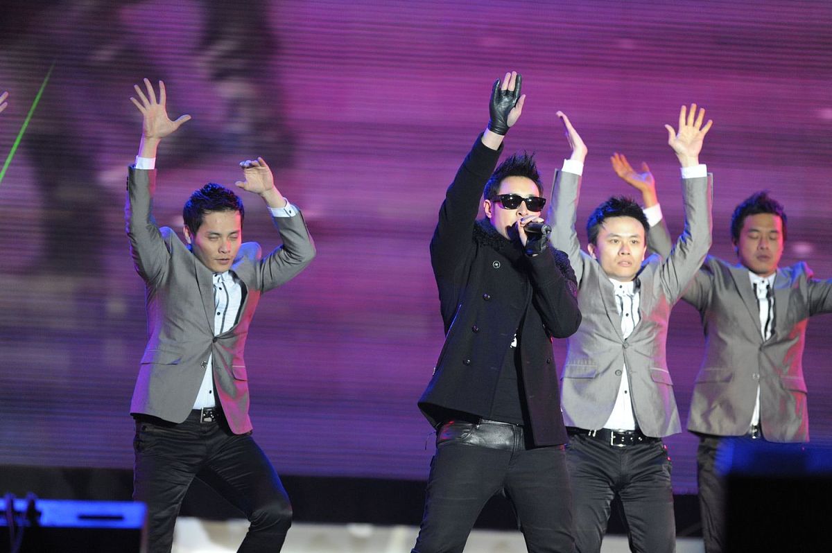 2012年2月18日,昆明,"南亚之门"都市印象大型群星演唱会在昆明市体育
