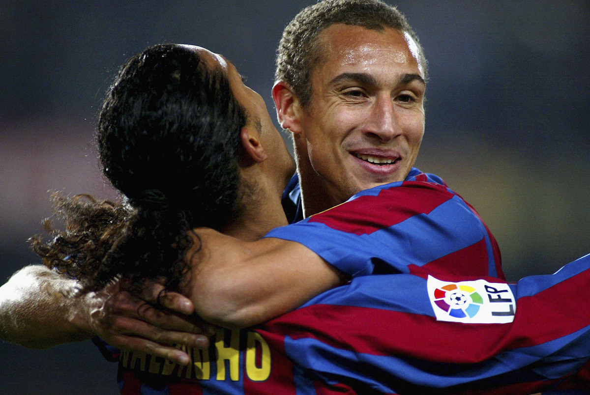 barcelona, spain - december 11:  ronaldinho (l) of barcelona is 