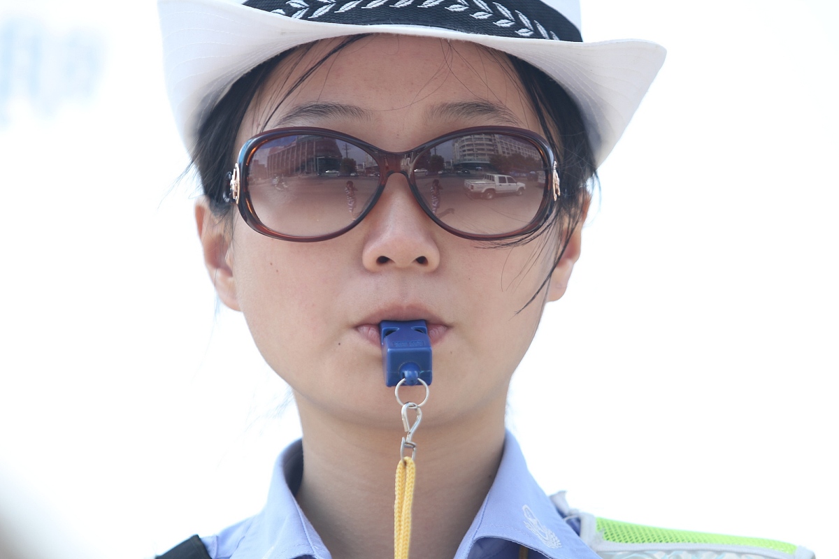 ***_***2011年7月5日,江西九江雅格泰路口,九江市交警一大队二中队美