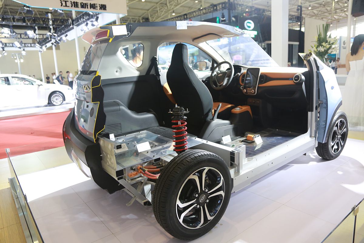 写一篇观光车中置后驱发动机的优点的文章