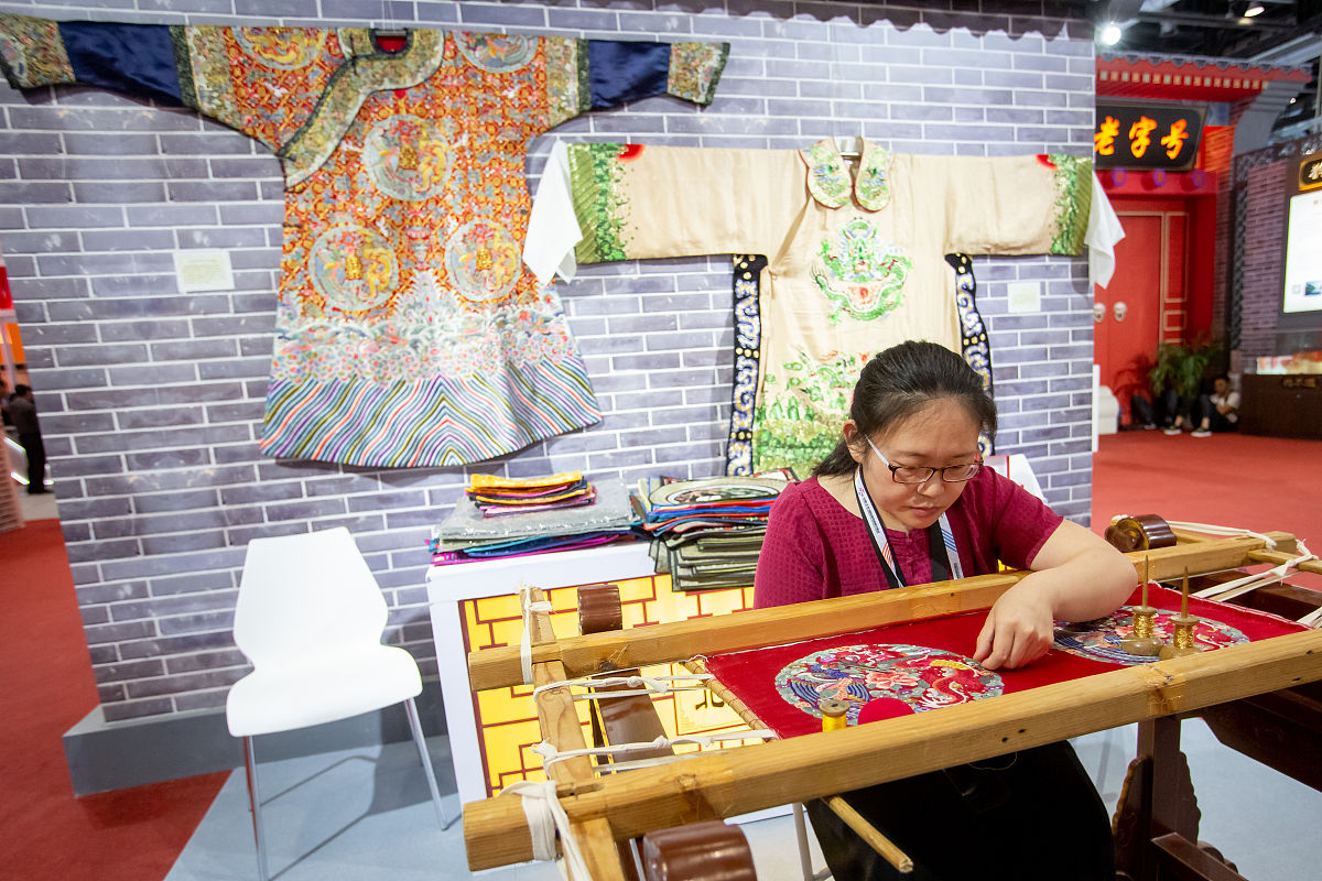 贵州普定县：漫步历史文化街区，感受非遗魅力与名人故居