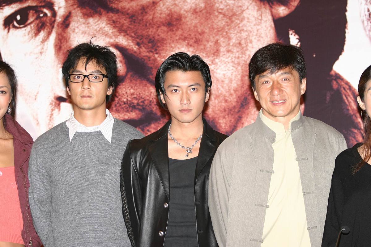 2004年9月20日,《新警察故事》在上海举行了新闻发布会及电影首映礼.