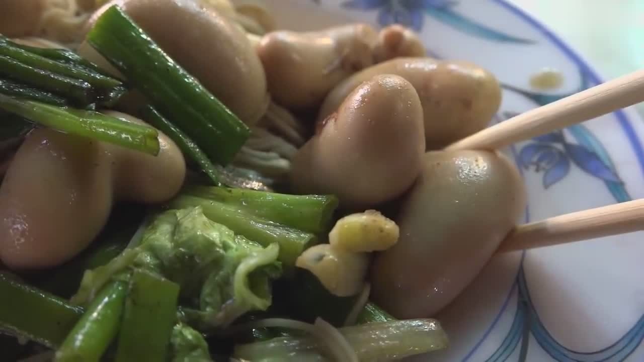 公鸡“蛋蛋”炒面?陈乔恩的最爱!曾坦言能长胸?