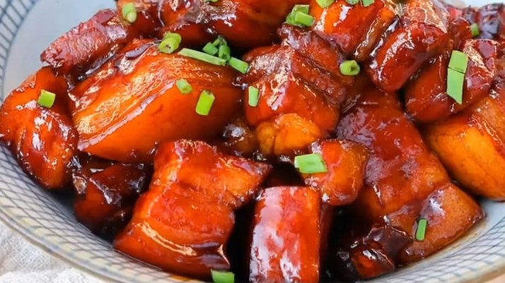 家常菜红烧肉的做法。