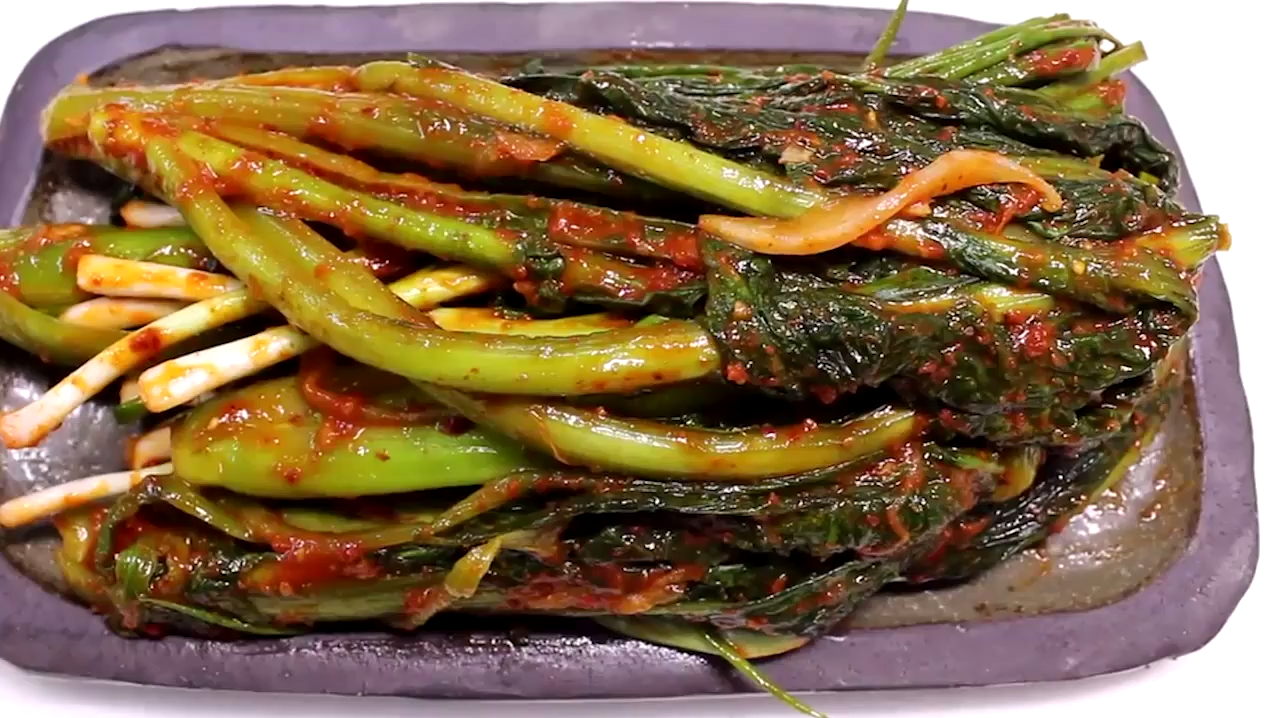 教你做辣腌芥菜,看着就能流口水的辣味,下饭吃又香又能解馋