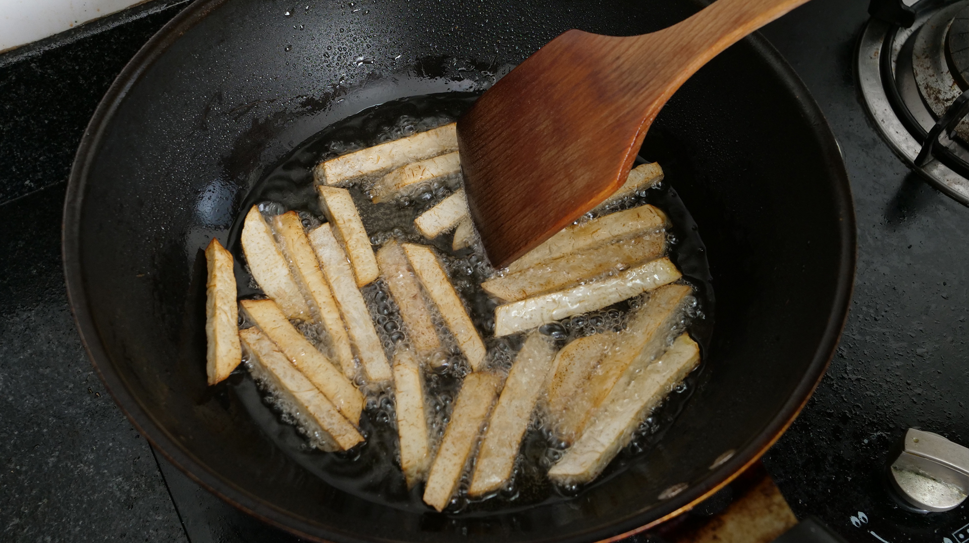 冬天芋头这个吃法才叫香,做法简单,软糯香甜,大人和小孩都喜欢