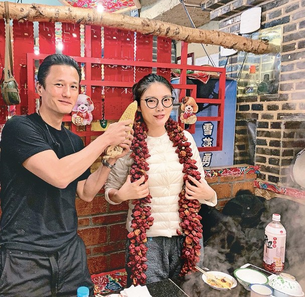 继向佐郭碧婷后,娱乐圈又一对明星求婚成功,年