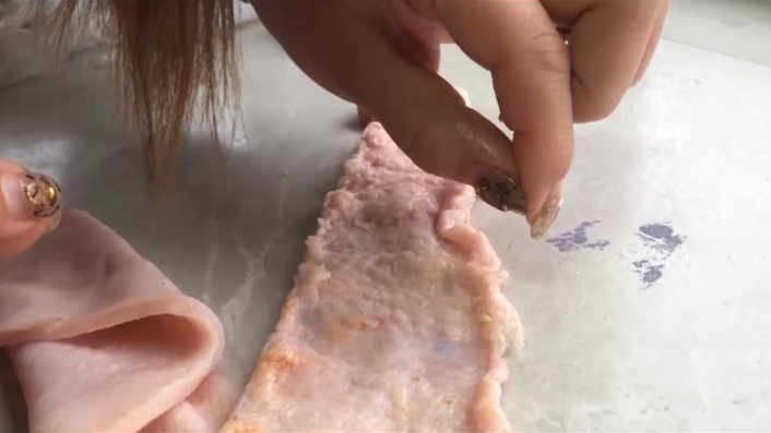 五花肉里吃出“线状”物 女子疑是寄生虫!专家:煮熟可食用