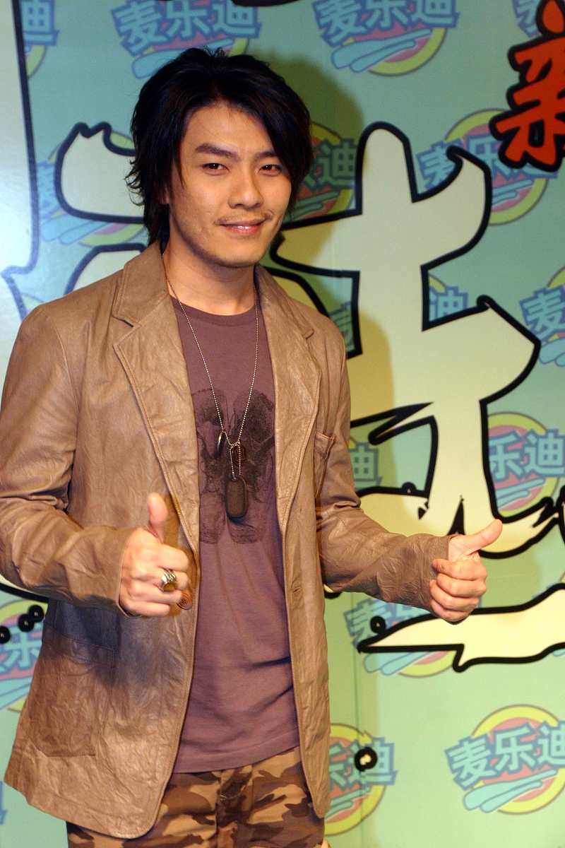 2006年3月6日,很久未出唱片的阿杜,专程来到上海宣传自己的最新专辑《
