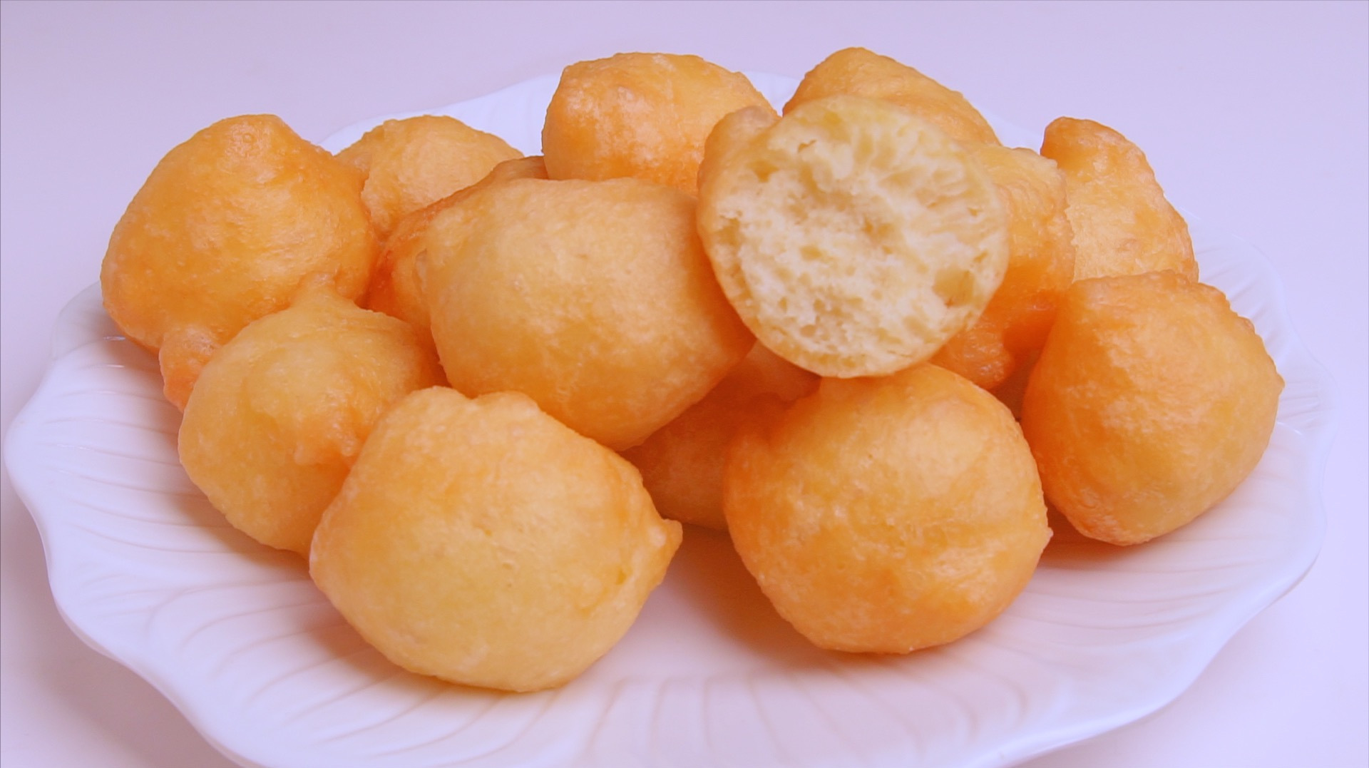 北方人爱吃的油馍头,不揉面不擀面,外酥里软不油腻,简单又好吃