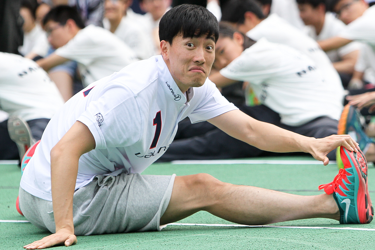 2014年6月9日,参加2015年劳伦斯世界体育奖上海发布会的体育明星一起