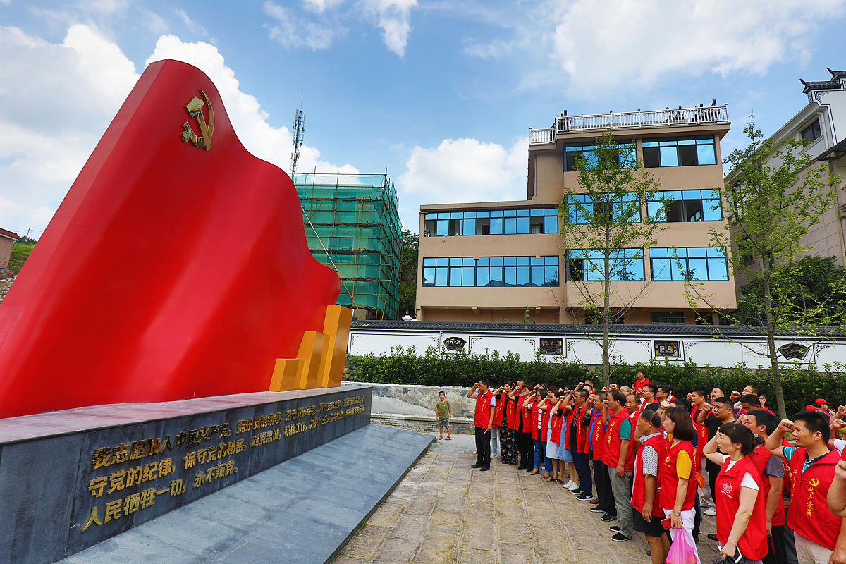 把我写一篇三下乡活动去云南省楚雄彝族自治州南华县调查红色文化的新闻稿