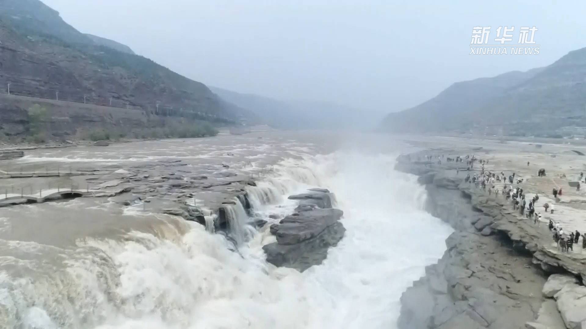 [图]航拍黄河壶口瀑布桃花汛