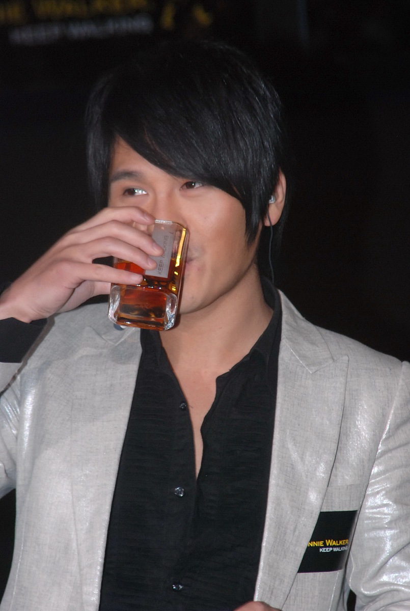 2007年 11月 2日 , 上海 , johnnie walker 派对 举行 . 曹格+++_+++