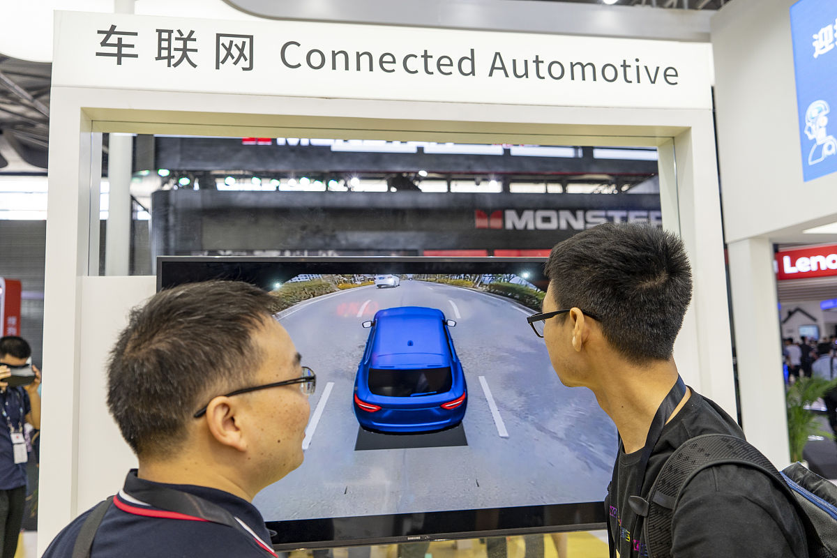 给新转行者编一份有两家小车企4个项目经历的车载测试工程师简历？