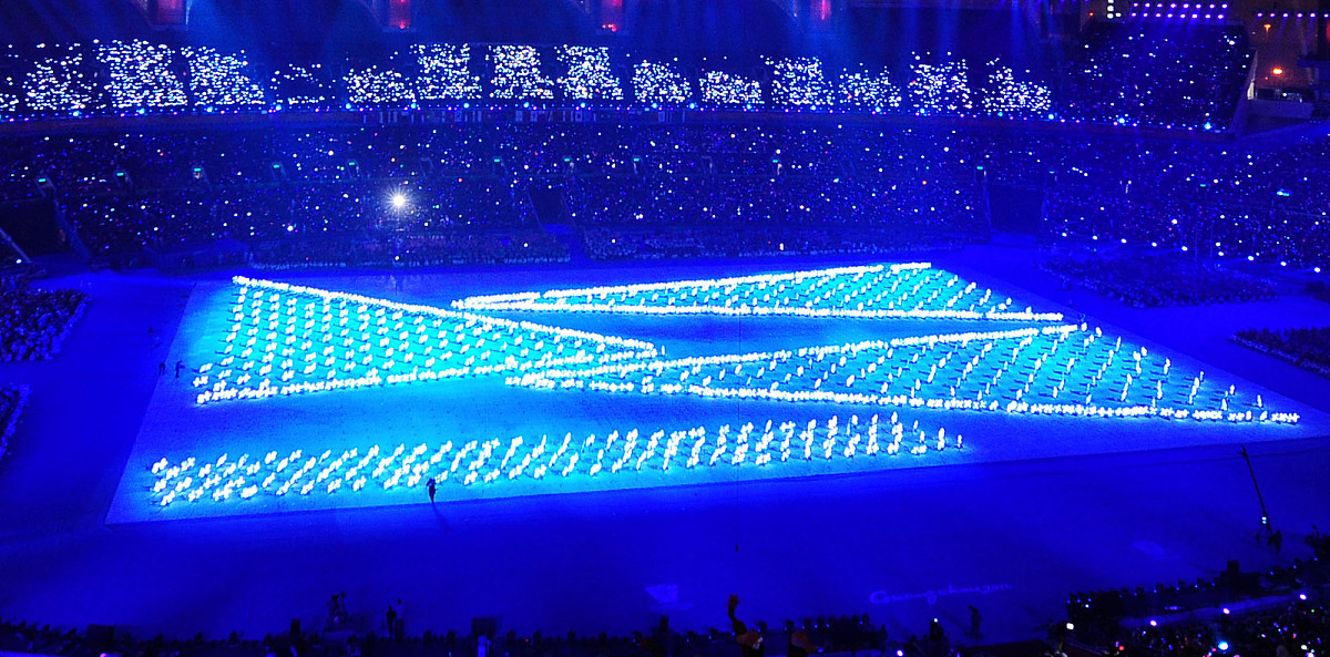 20条简短的微博体评论：在杭州第19届亚运会倒计时1天之际杭州亚组委推出创意视频《杭州欢迎您》。该片以水元素为创意点并结合亚运特色与运动元素体现一柔一刚一静一动的视觉效果。同时让杭州这座城市发自内心的欢迎热情展现给所有观众。本片分为三个篇章：因水而生、因水而美、因水而兴。从历史到当今从古韵到创新让人们了解杭州热爱杭州展现运动之美为杭州亚运会喝彩。