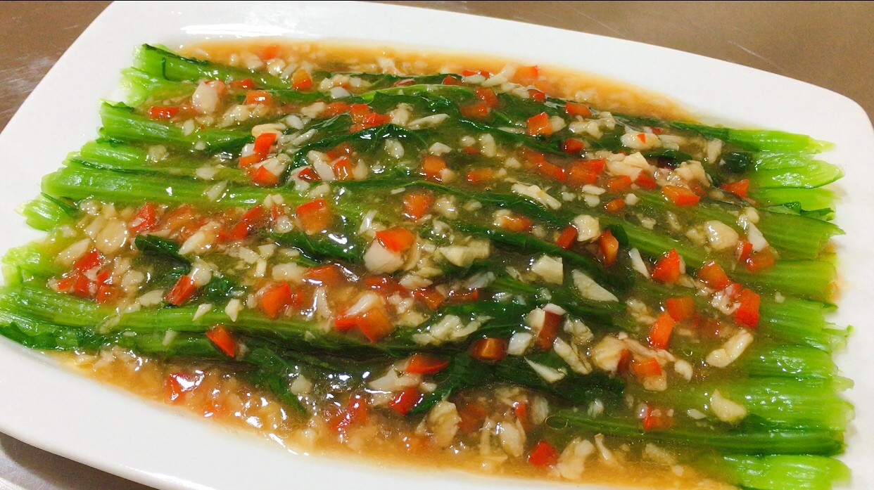 小白菜怎么做好吃?大厨分享一个做法,简单易做,蒜香美味