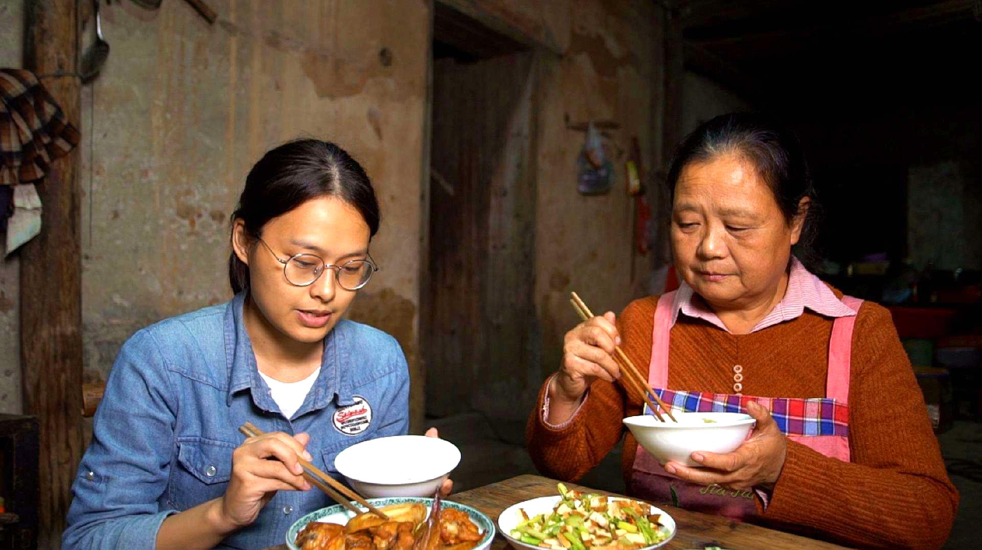 [图]儿媳妇为省8块给阿波理发,猪肉30了,看农村婆婆让儿媳吃的啥