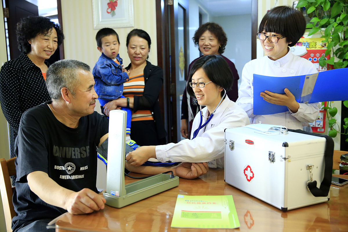 胃癌患者术后早期康复指导的护理支持：实验组干预内容与方法