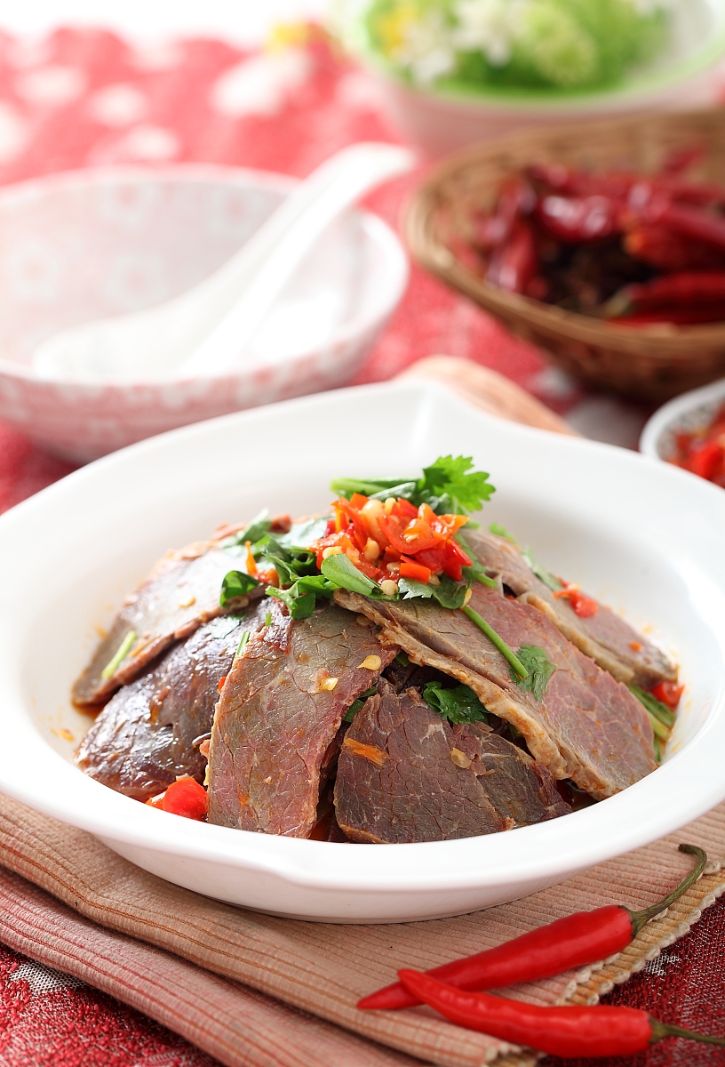 1分钟学会！超简单凉拌牛肉，香辣开胃，在家就能做