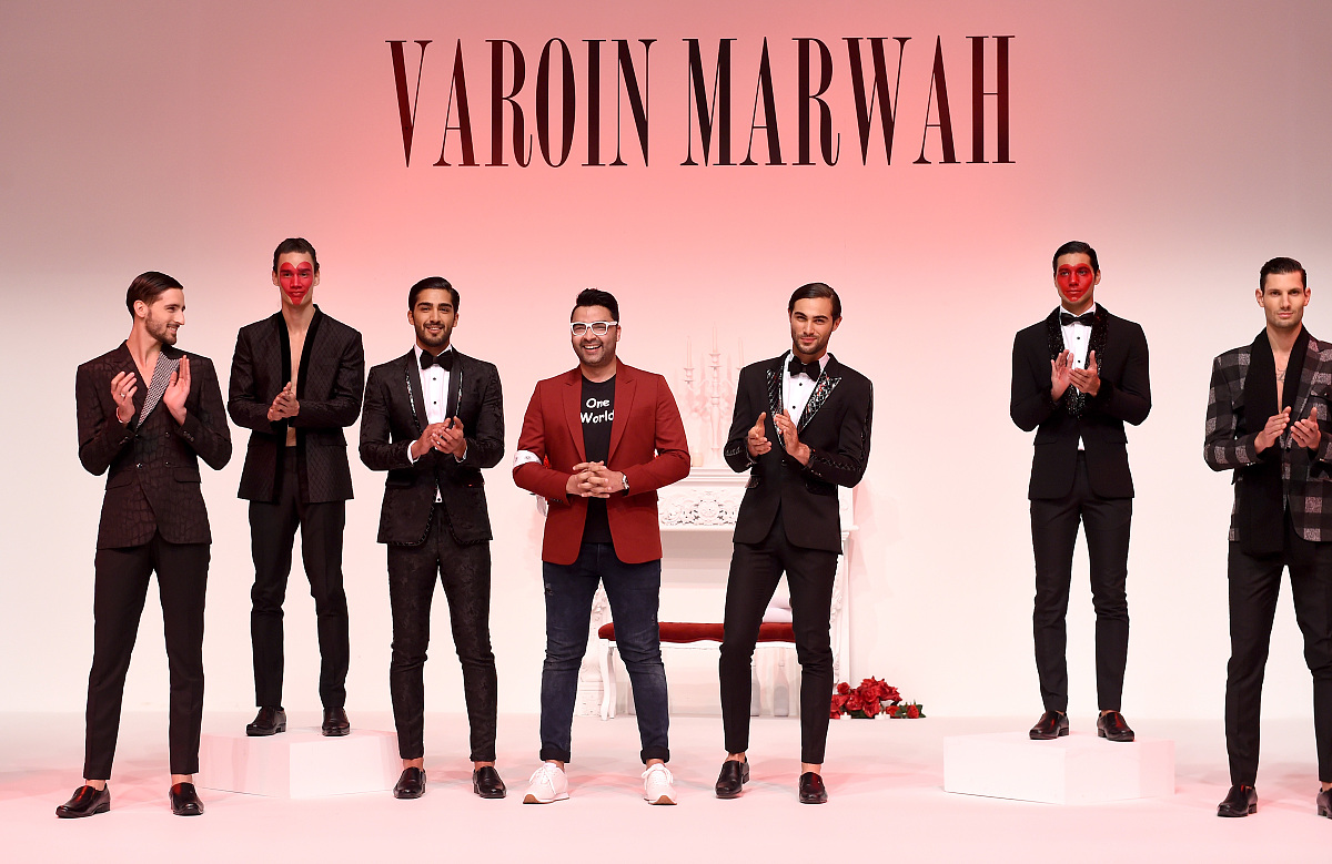 当地时间2017年3月24日,迪拜,2017秋冬迪拜时装周:varoin marwah 品牌