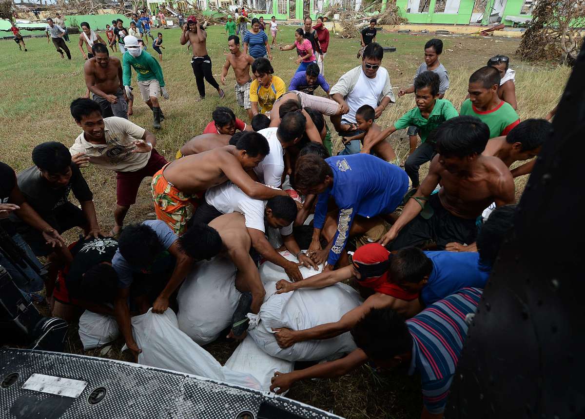 How to represent typhoons and eddies in the Asian region using 850hPa and 500hPa geopotential height lines