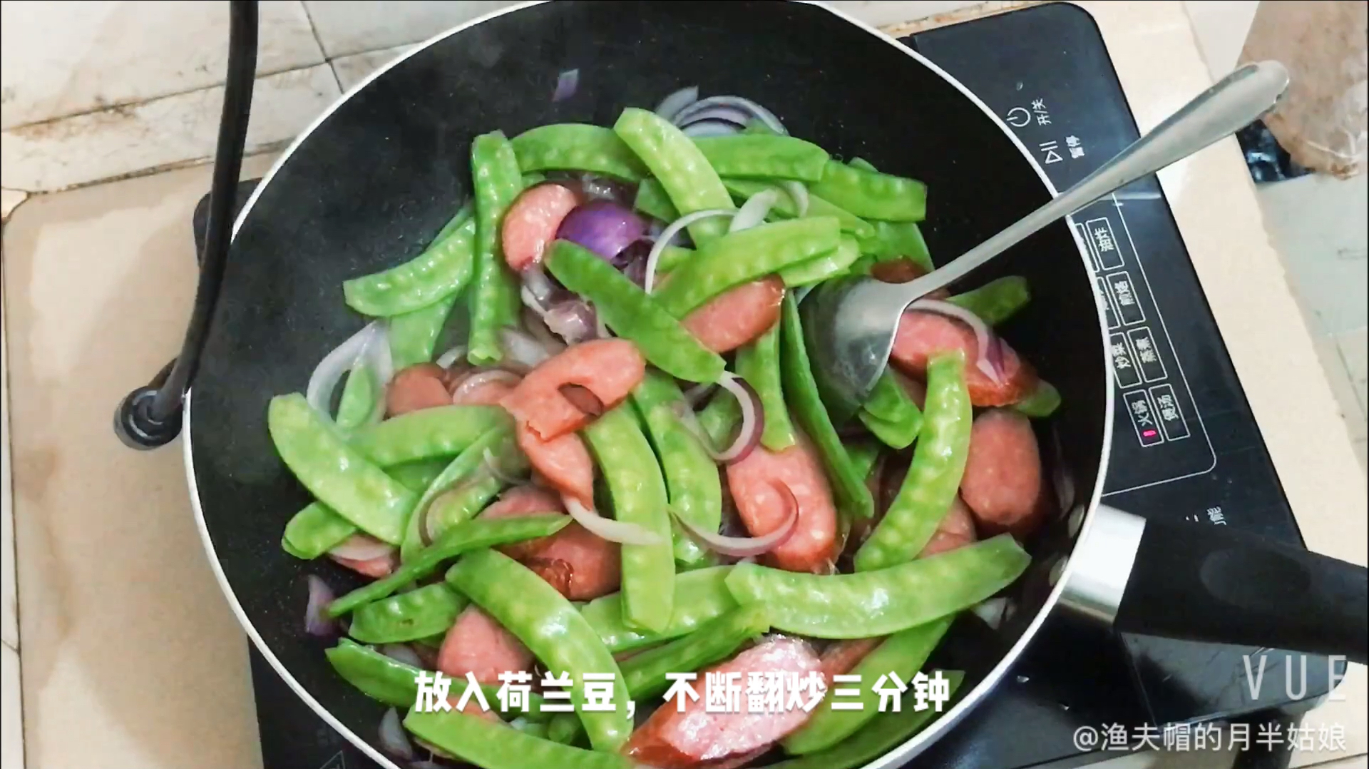 月半姑娘的配粥小菜,哈尔滨红肠爆炒荷兰豆,焦香咸鲜,好吃极了