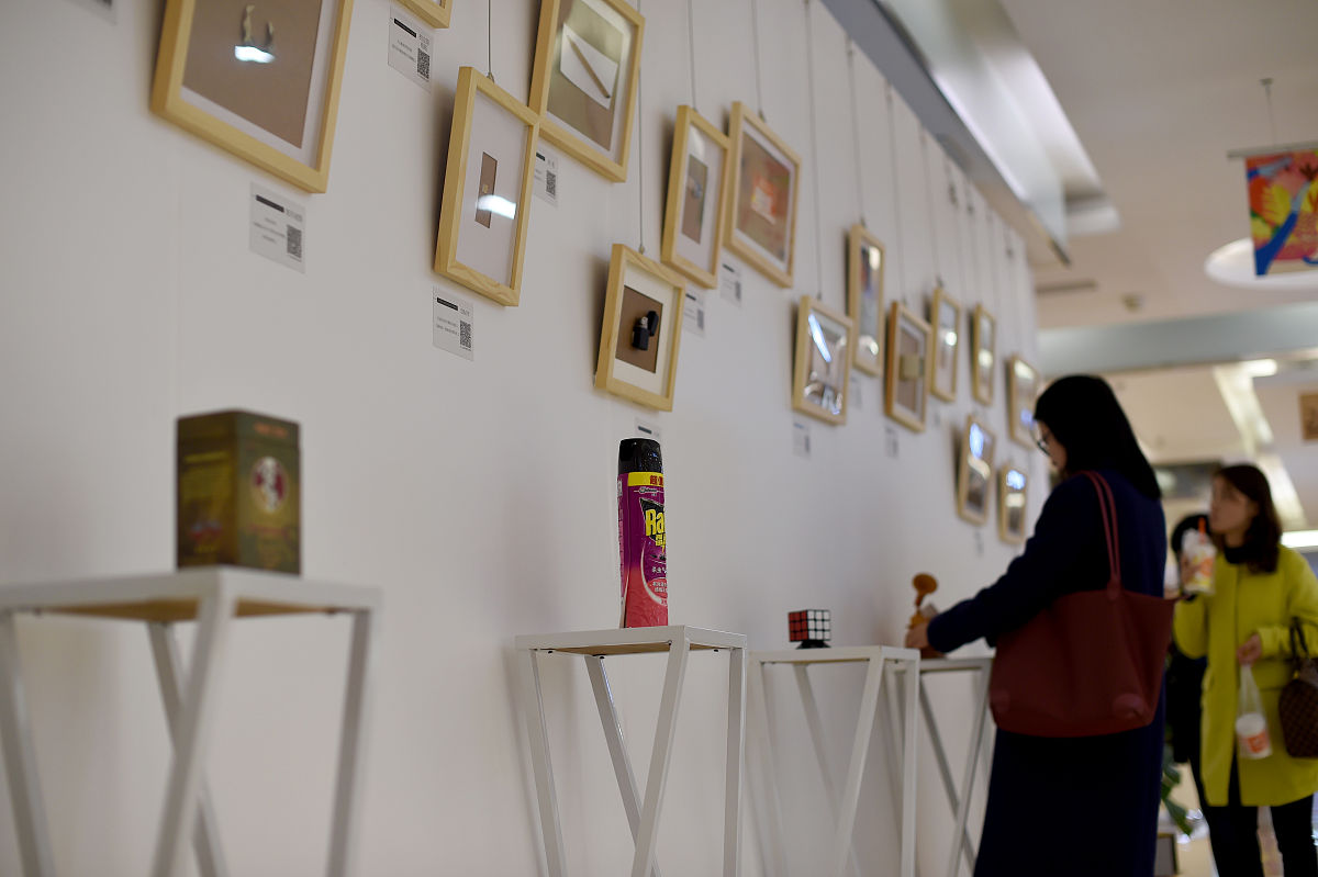 写一篇女生追求男生女生在其中千方百计地讨男生欢喜最后却发现男生是个OP忍痛把男主杀了