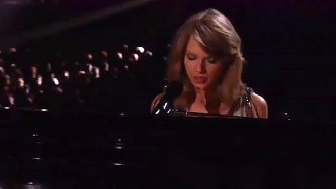 [图]Taylor swift现场演唱《All too well》,大型催泪现场,无比感动