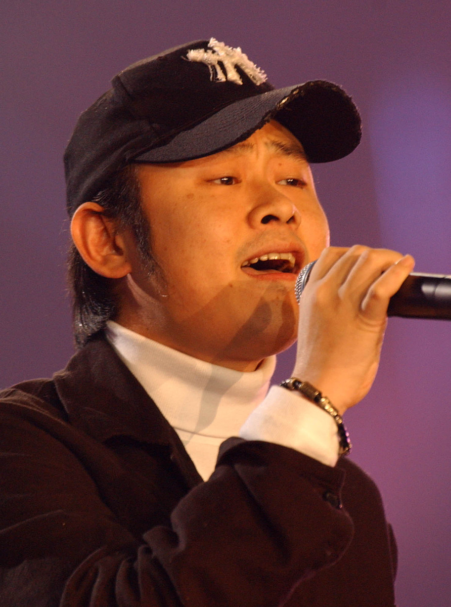 重述一遍下面的信息字数差不多不要太高重合率。 7月23日在音乐圈沉寂了多年的歌手刀郎忽然登上热搜这位口碑和形象两极分化严重的老牌歌手这次凭借一首原创的《罗刹海市》引发了网友的热议。