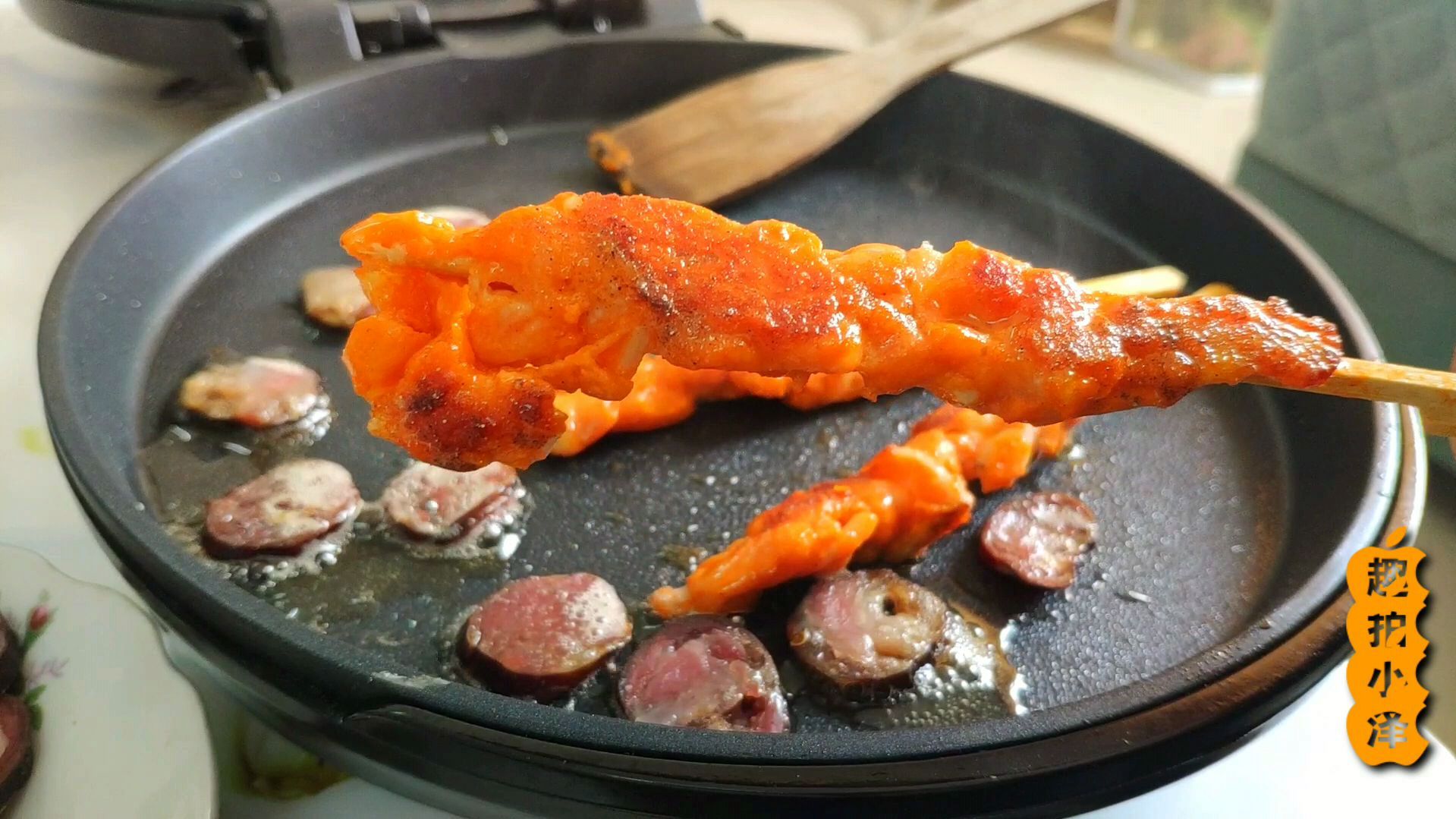 铁板香肠 鸡蛋 骨肉相连,配上自家种的青菜,忍不住流口水了