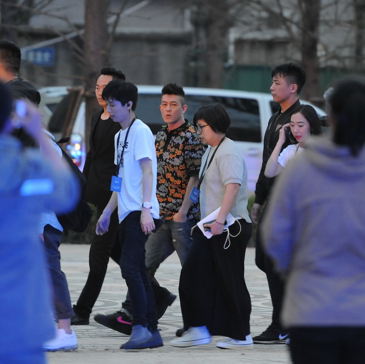 修真界痞帅男子的外貌特点：神秘、冷峻、坚毅 - 修真小说人物外貌描写