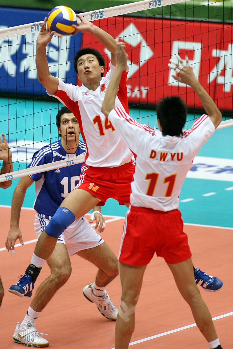 2006年11月21日,<strong>世界</strong>男排锦标赛小组赛,中国队在先失两局的情况下上演