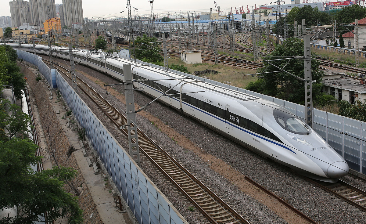 成都市高铁中专学校的入学要求高吗