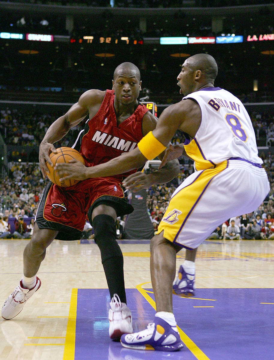 闪电侠韦德VS艾弗森：攻防对抗的巅峰对决