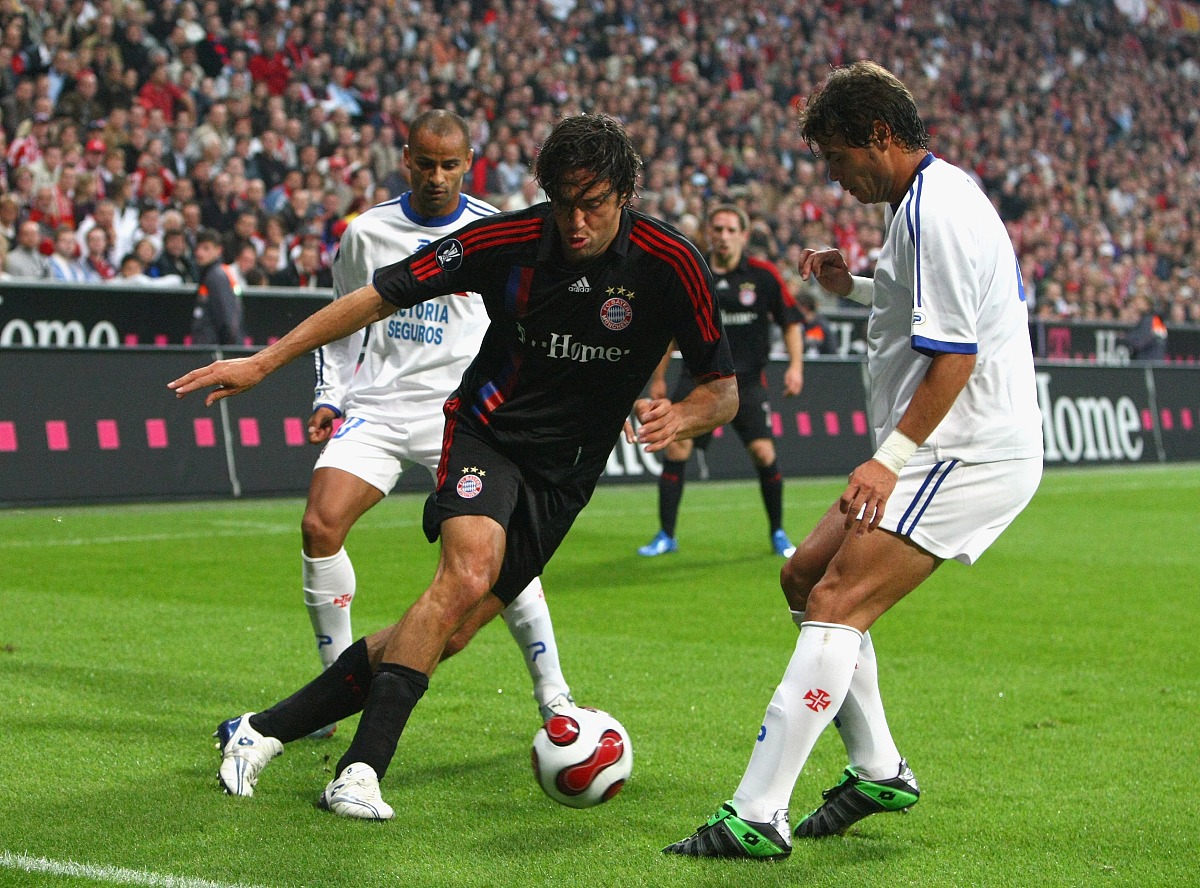 muni<strong>c</strong>h, germany - september 20:  luca toni (c) of munich