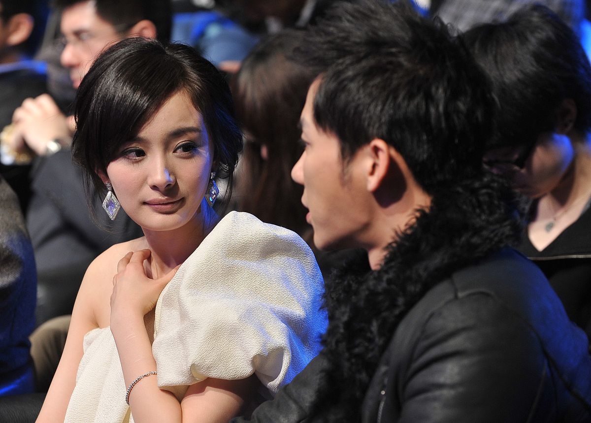 2011年3月7日,北京,2011第五届娱乐大典启动仪式举行.李晨 杨幂 +++_+