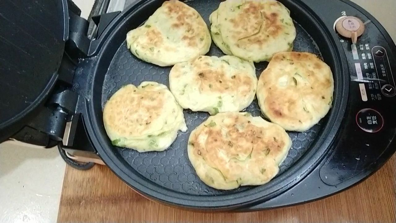 辣椒鸡蛋面粉饼不发面,这样做超级简单又好吃