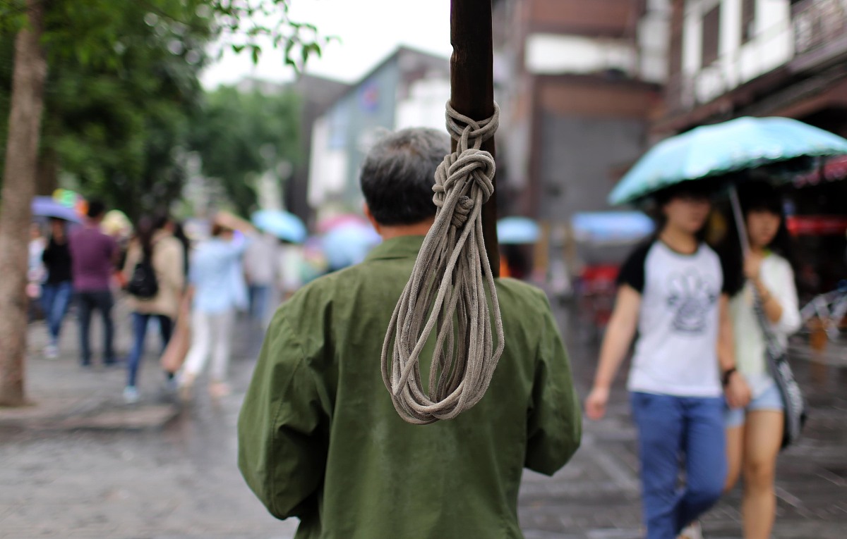 在钢铁是怎样炼成中保尔四次死里逃生