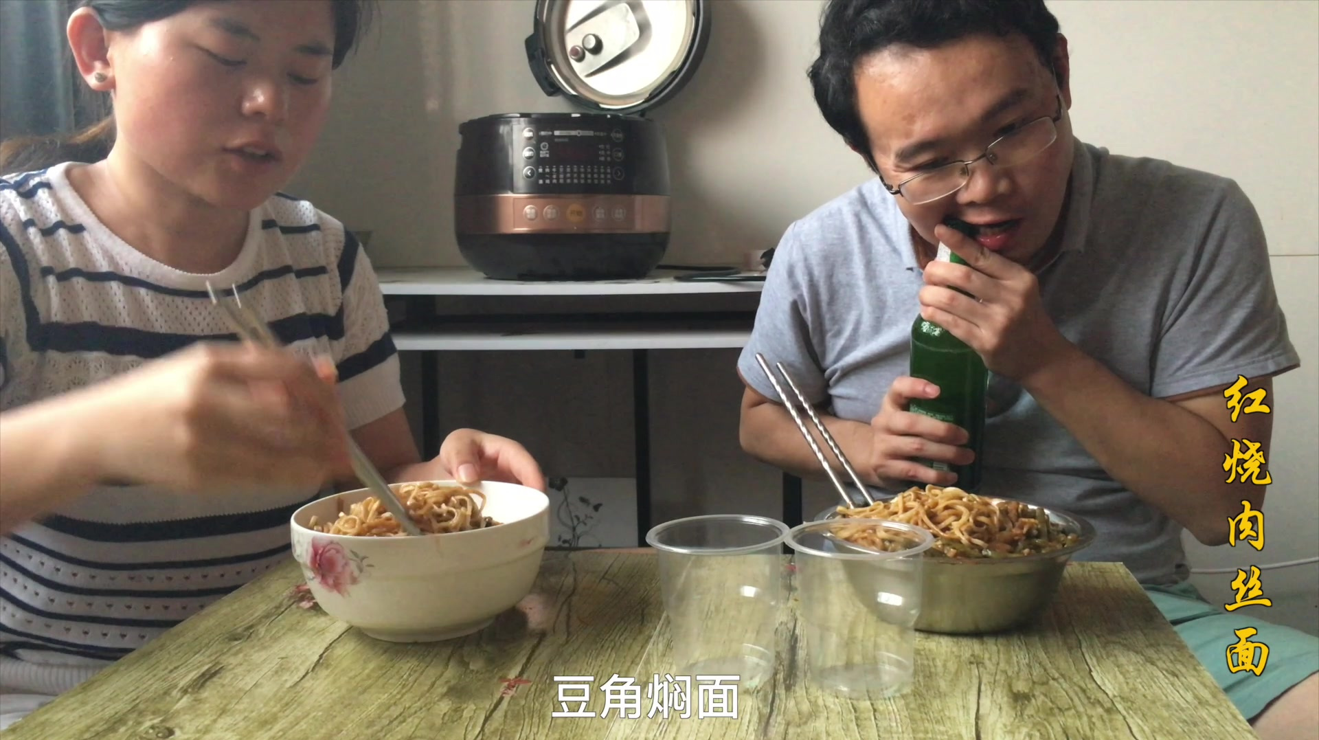 第一次做豆角焖面,老公说一盆都不够吃的,夏天配瓶啤酒太过瘾了