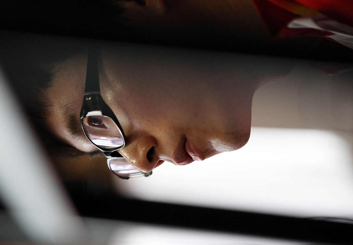 将下面这句日语翻译成中文 つまらない茫然に溺れる暮らし