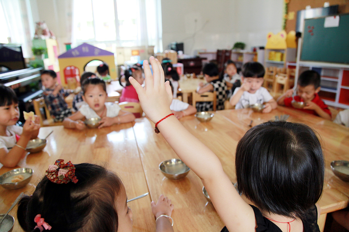 用自己的理解总结幼儿心理健康教育中存在心理健康教育保障体系不完善的问题写成一段话格式不少于300字。