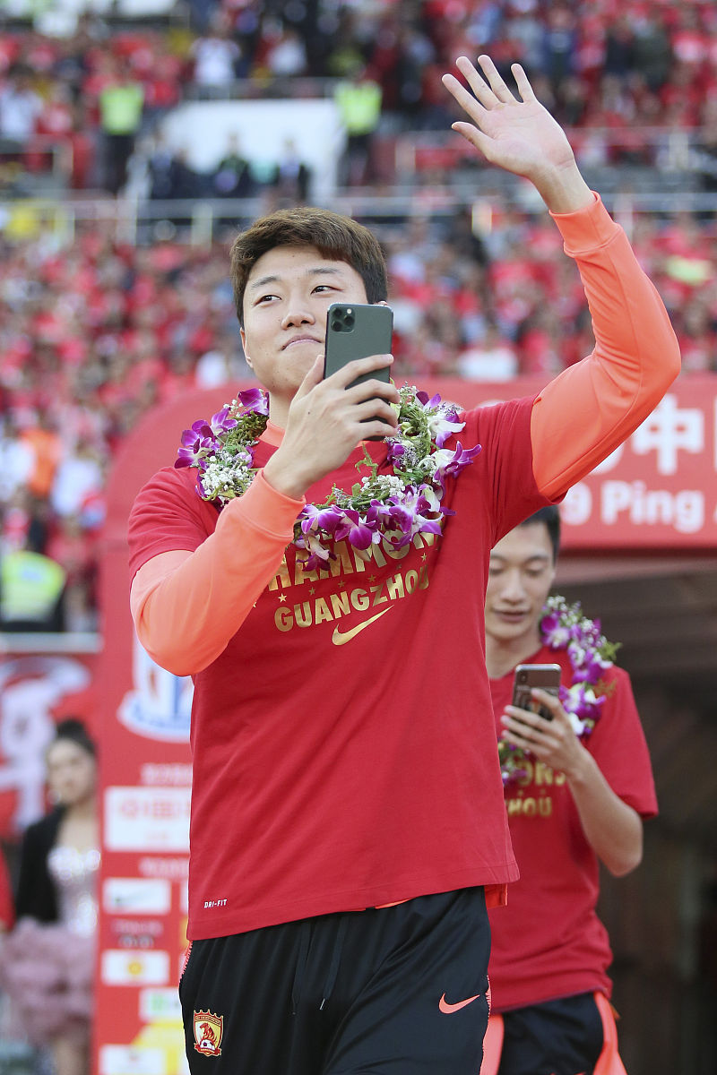 2019年12月1日,广东广州,2019中超第30轮,恒大淘宝3-0申花,赛后恒大众