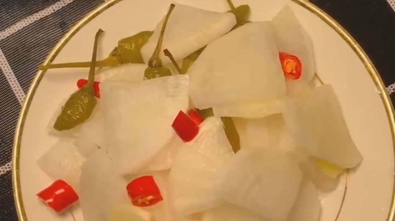 腌制白萝卜。酥脆可口,真是夏日必备小凉菜