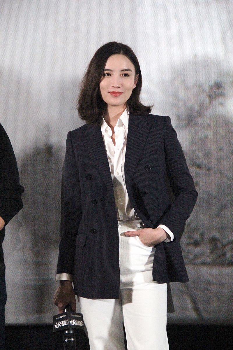 小个子女必备！黑色西装外套，高级感爆棚，显瘦显气质！